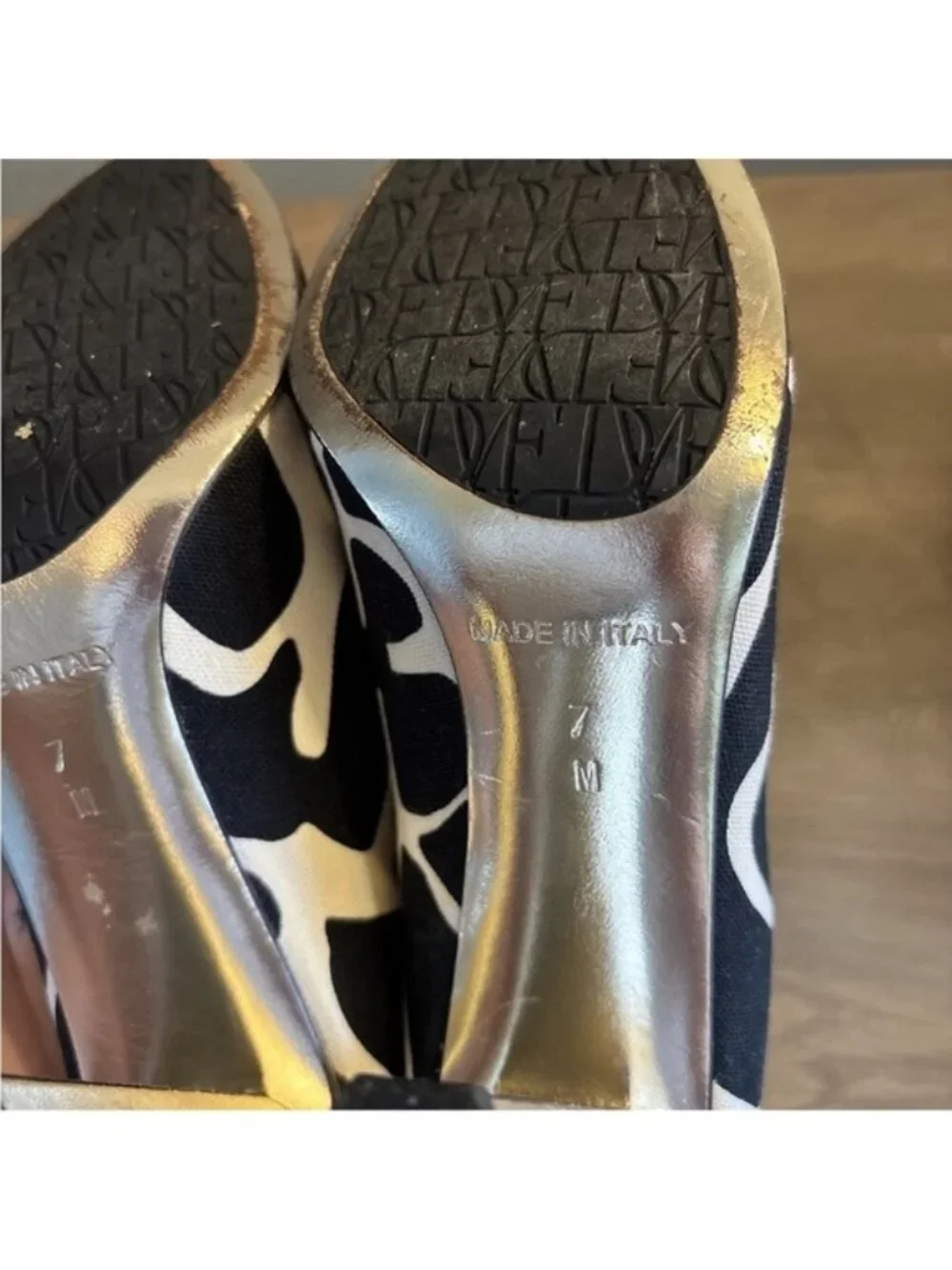 Diane Von Furstenberg Women's Black White Print Pump Heels Shoes Gold Heel 7M - Picture 10 of 14